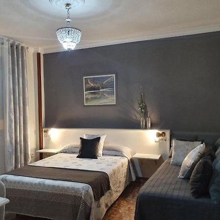 Luna-Guest Rooms Alcalá de Guadaira Buitenkant foto