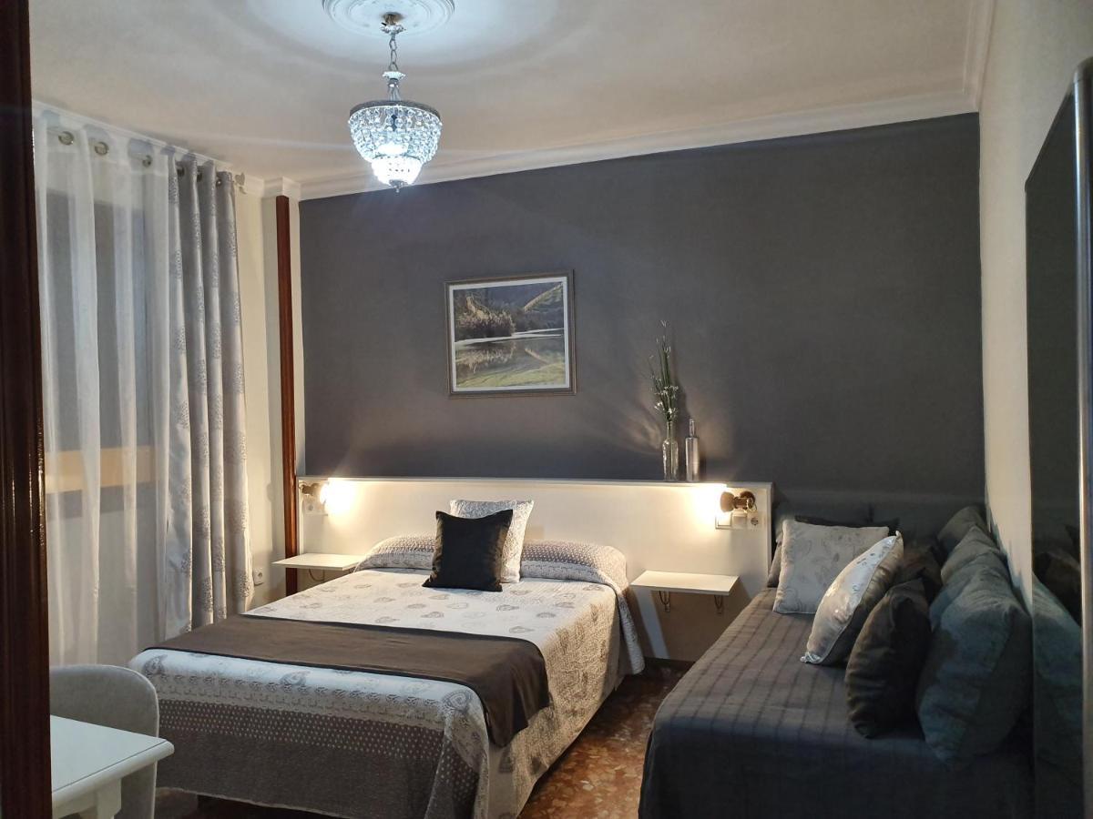 Luna-Guest Rooms Alcalá de Guadaira Buitenkant foto