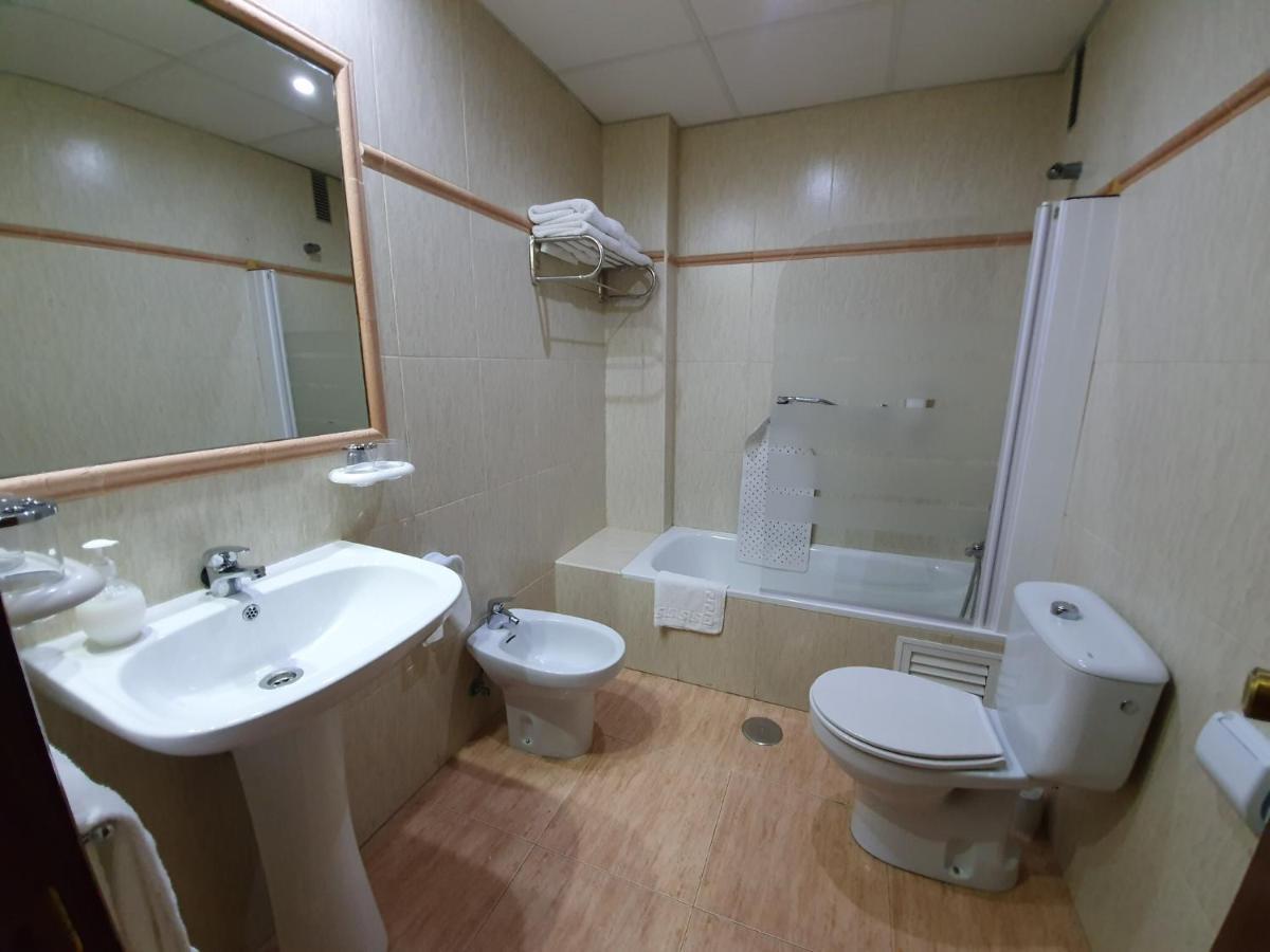 Luna-Guest Rooms Alcalá de Guadaira Buitenkant foto