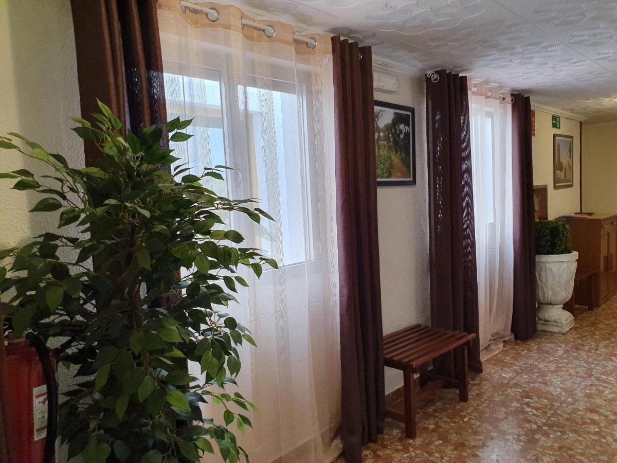 Luna-Guest Rooms Alcalá de Guadaira Buitenkant foto