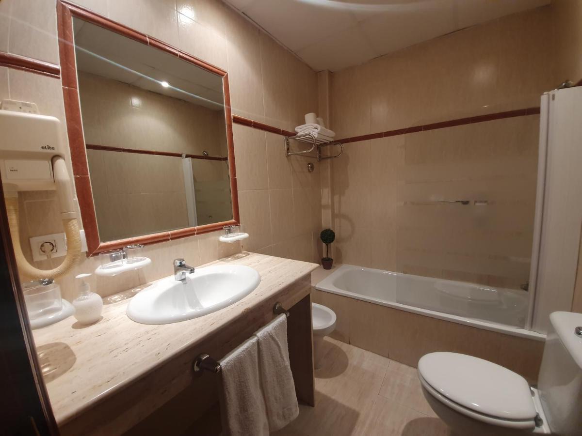 Luna-Guest Rooms Alcalá de Guadaira Buitenkant foto
