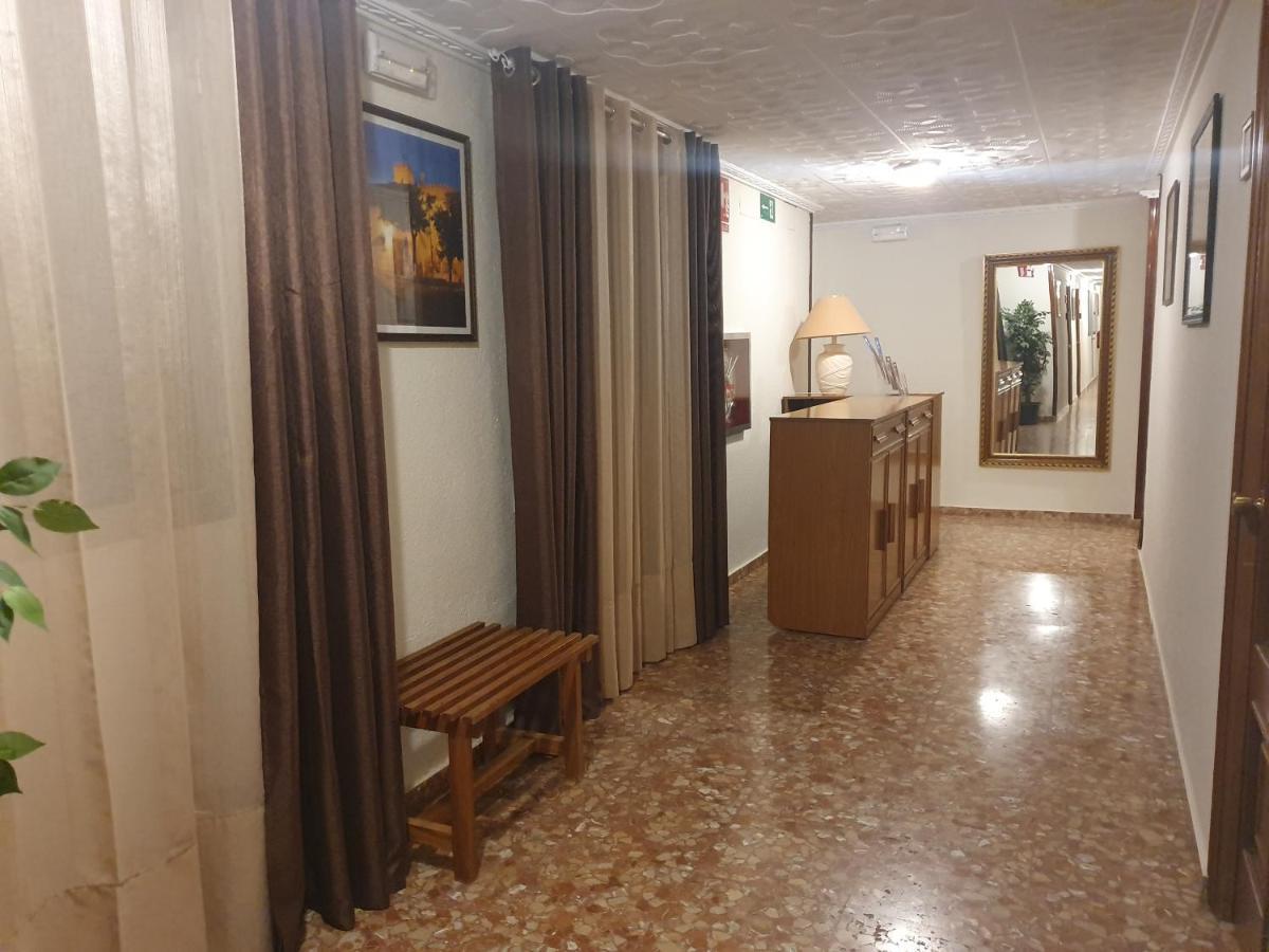 Luna-Guest Rooms Alcalá de Guadaira Buitenkant foto