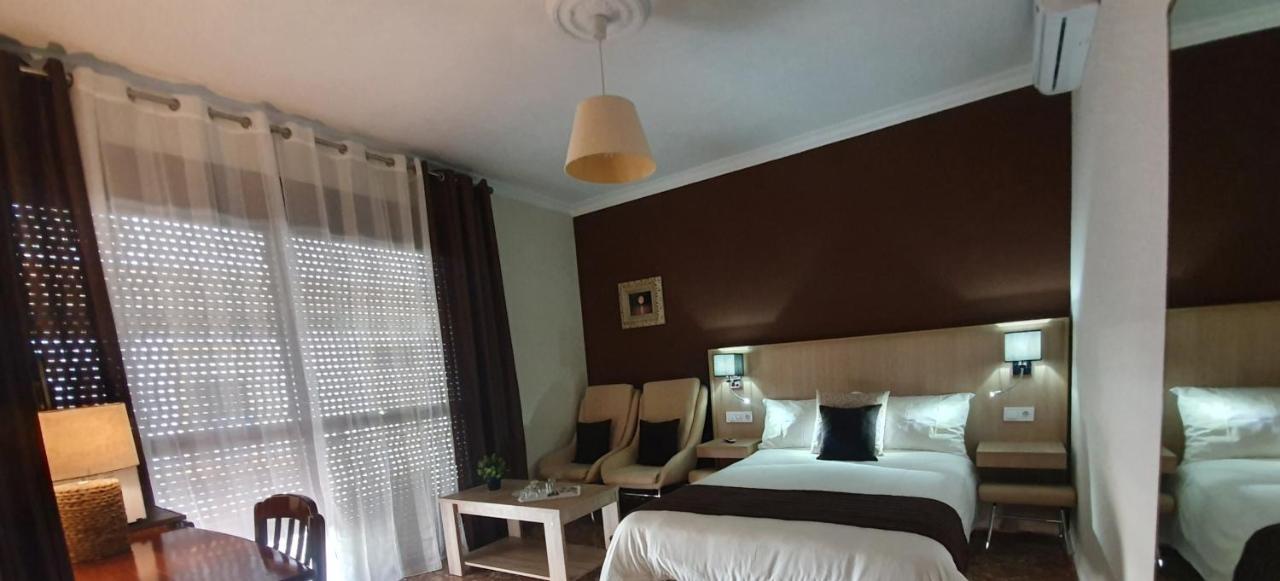 Luna-Guest Rooms Alcalá de Guadaira Buitenkant foto
