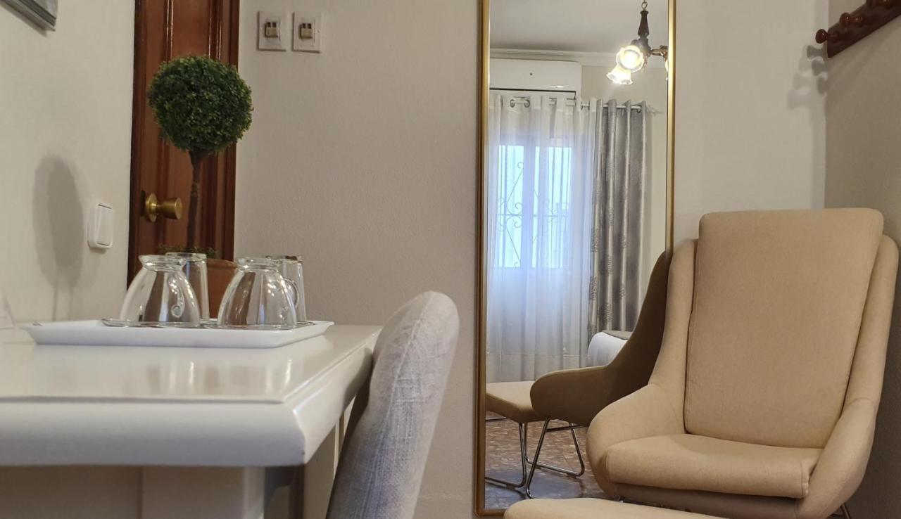 Luna-Guest Rooms Alcalá de Guadaira Buitenkant foto