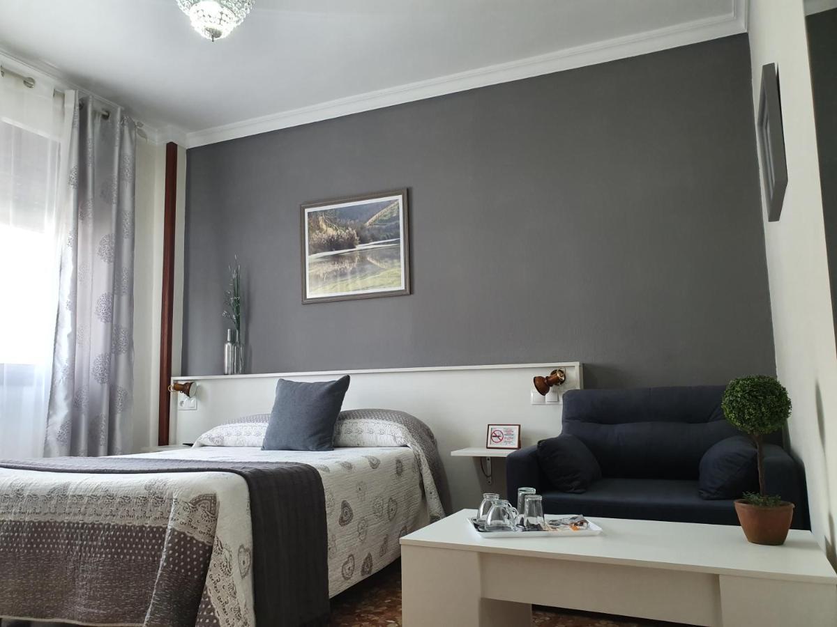 Luna-Guest Rooms Alcalá de Guadaira Buitenkant foto
