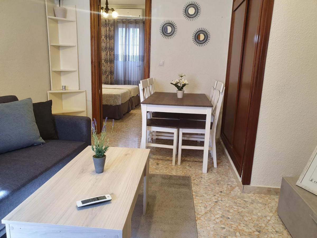 Luna-Guest Rooms Alcalá de Guadaira Buitenkant foto