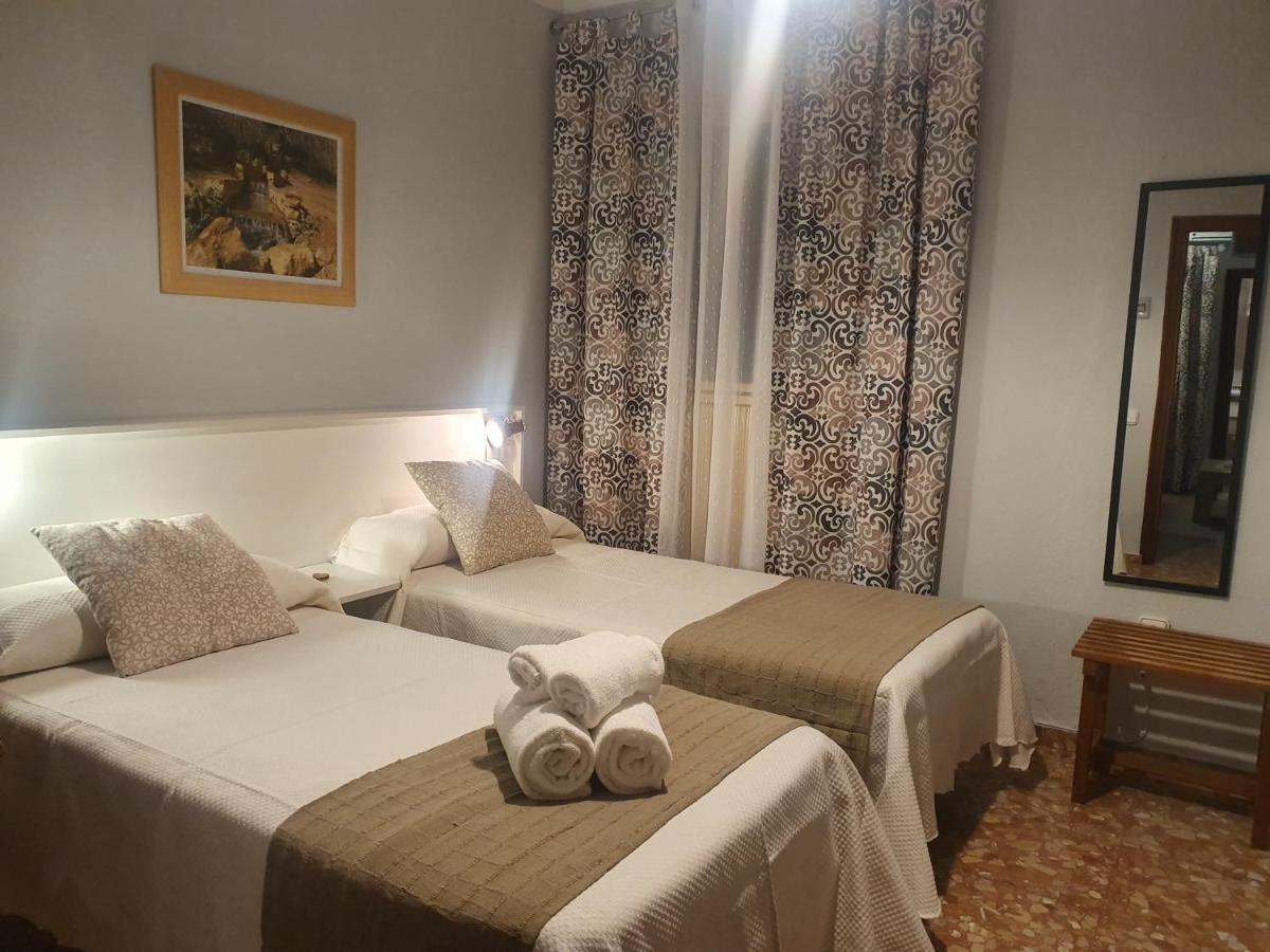 Luna-Guest Rooms Alcalá de Guadaira Buitenkant foto