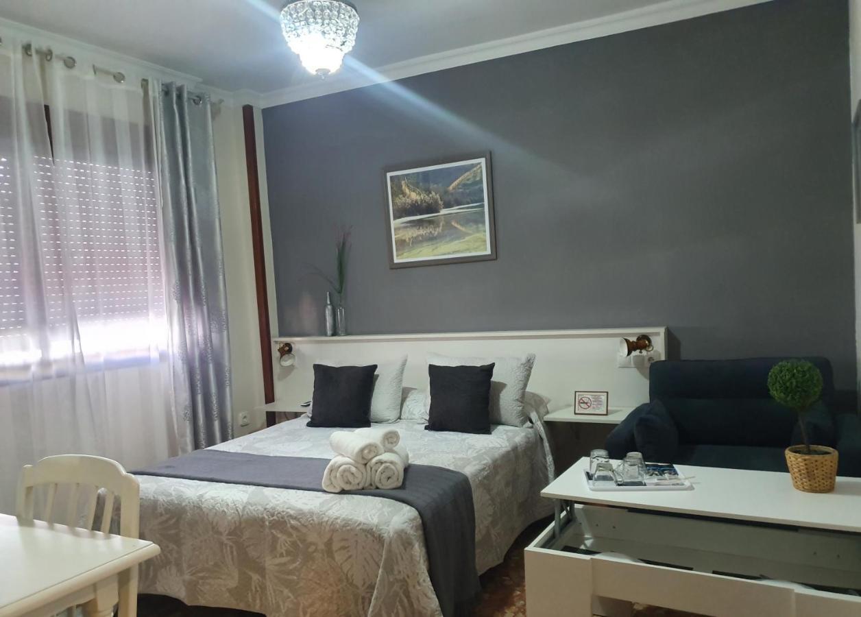 Luna-Guest Rooms Alcalá de Guadaira Buitenkant foto