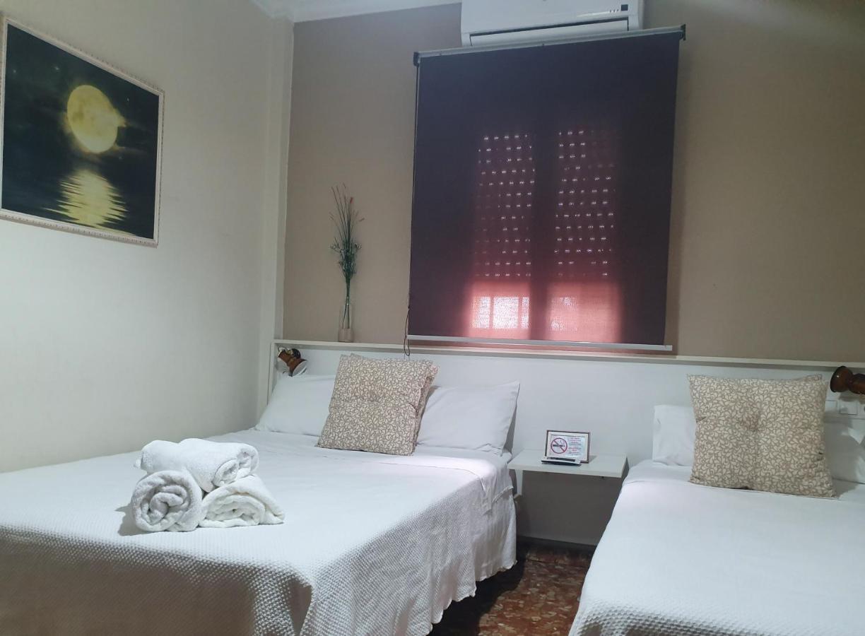Luna-Guest Rooms Alcalá de Guadaira Buitenkant foto