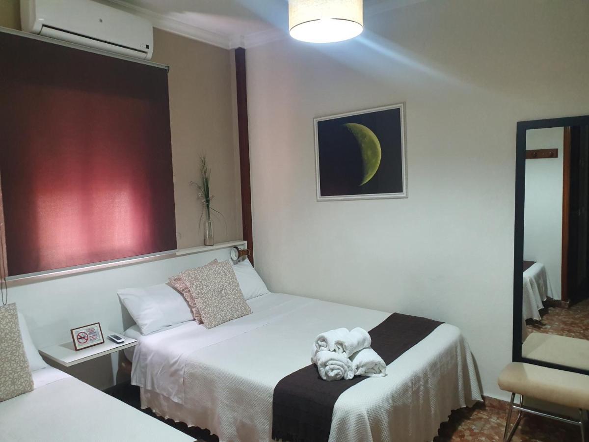 Luna-Guest Rooms Alcalá de Guadaira Buitenkant foto
