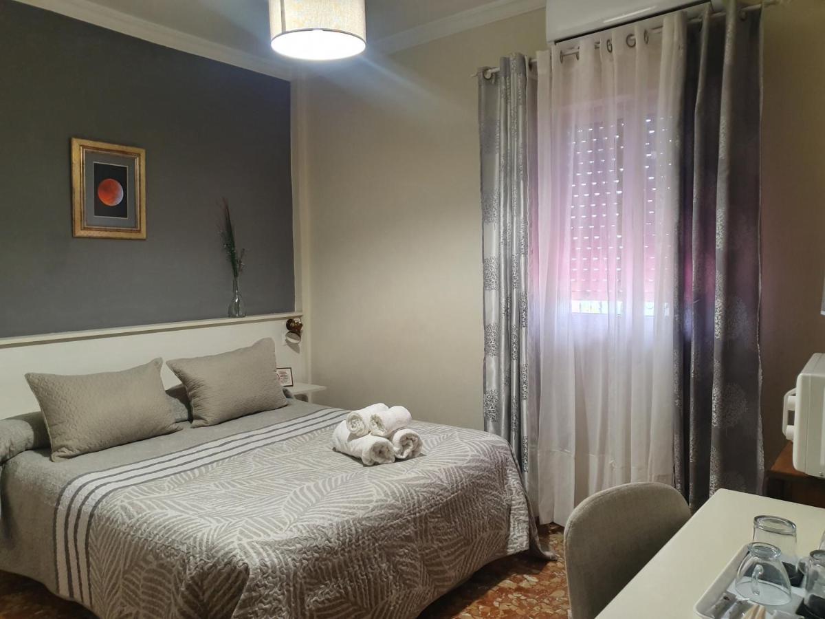 Luna-Guest Rooms Alcalá de Guadaira Buitenkant foto