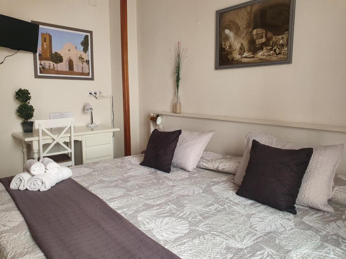 Luna-Guest Rooms Alcalá de Guadaira Buitenkant foto