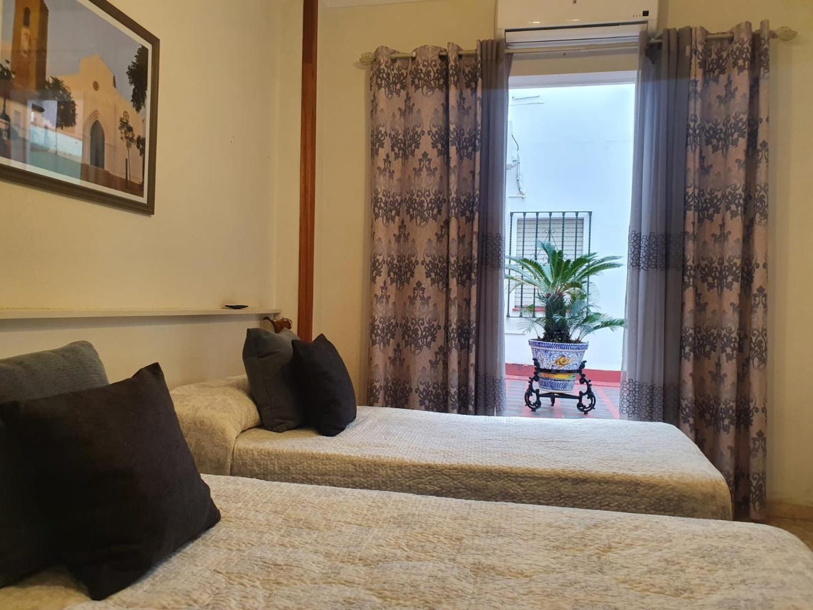 Luna-Guest Rooms Alcalá de Guadaira Buitenkant foto