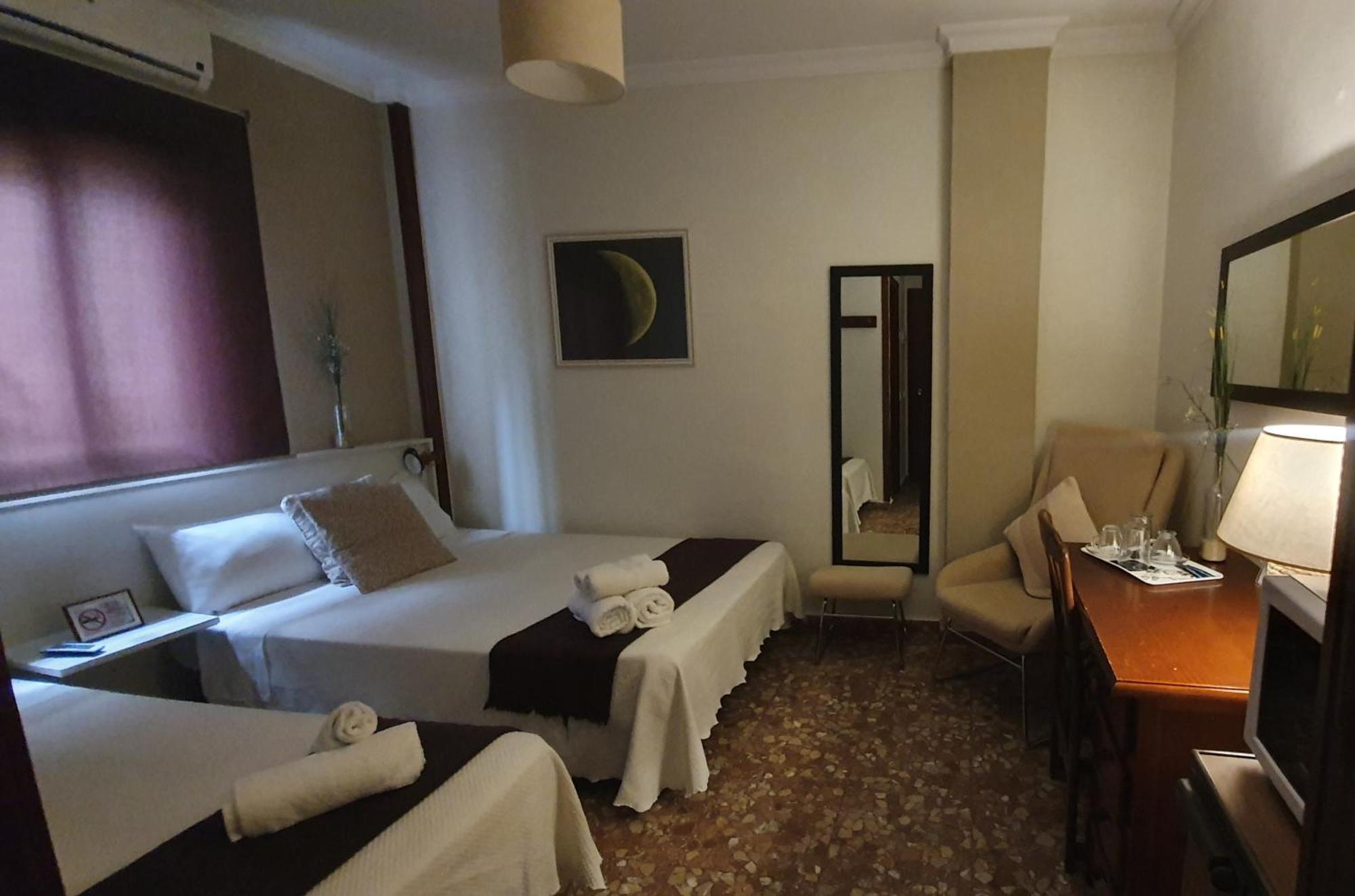 Luna-Guest Rooms Alcalá de Guadaira Buitenkant foto