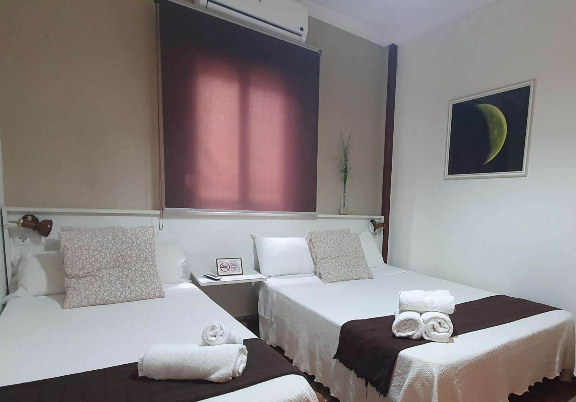 Luna-Guest Rooms Alcalá de Guadaira Buitenkant foto