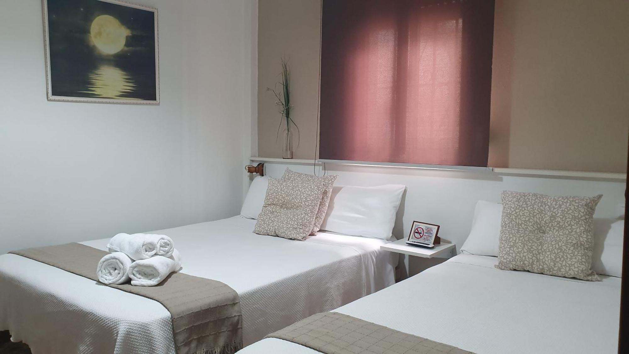 Luna-Guest Rooms Alcalá de Guadaira Buitenkant foto
